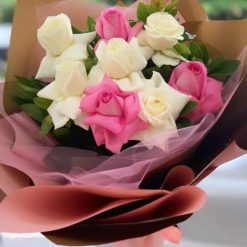 DH0120 Buqete me Trendafila te Bardhe dhe Roze